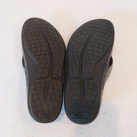OOFOS Flip Flop Thong Sandal Womens 8 Silver Gray OOlala Cushioned Comfort - Picture 6 of 9